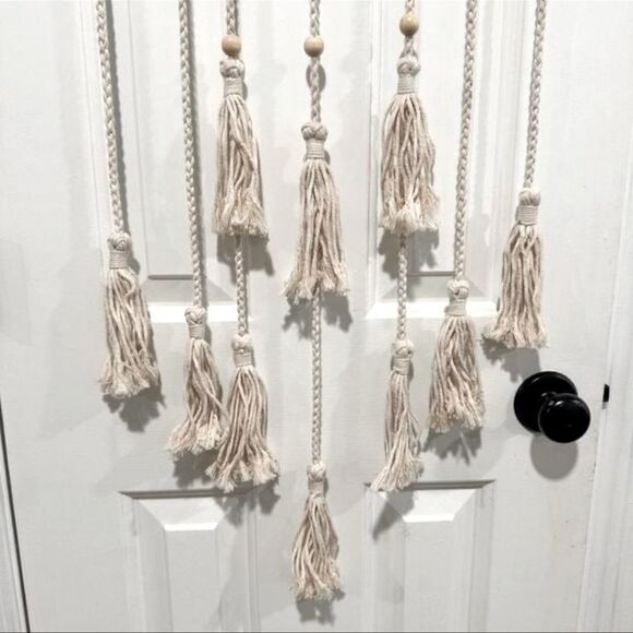 🩷3/$15🩷 Macrame photo wall hanging, tassels, beads - Picture 3 of 5